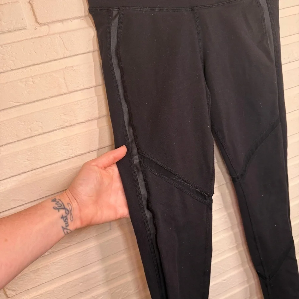 Alo Black Stretch Compression Mesh Cropped Leggings, Women’s Size Extra Small